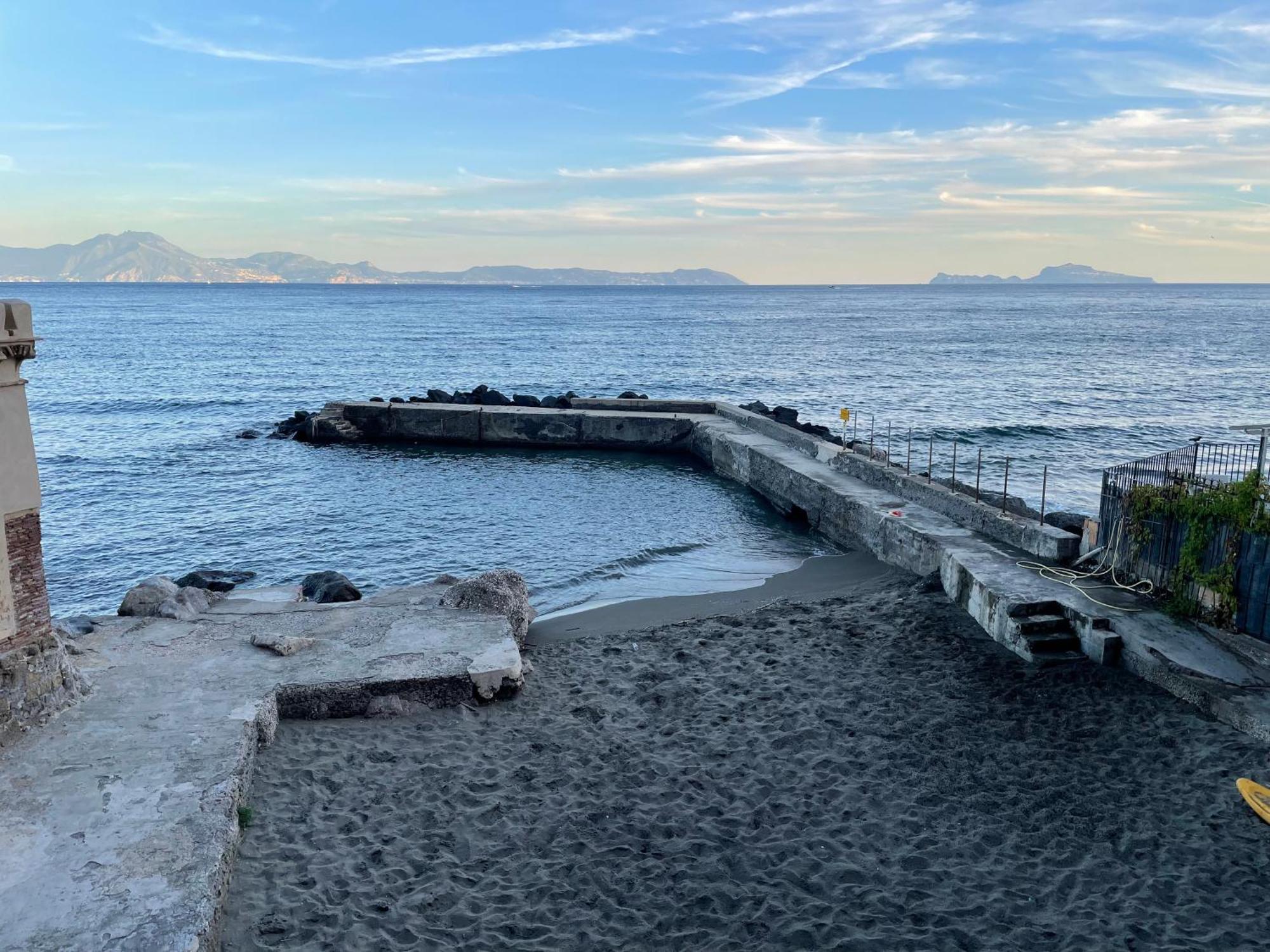 La Casetta Con La Spiaggia Napoli Ngoại thất bức ảnh